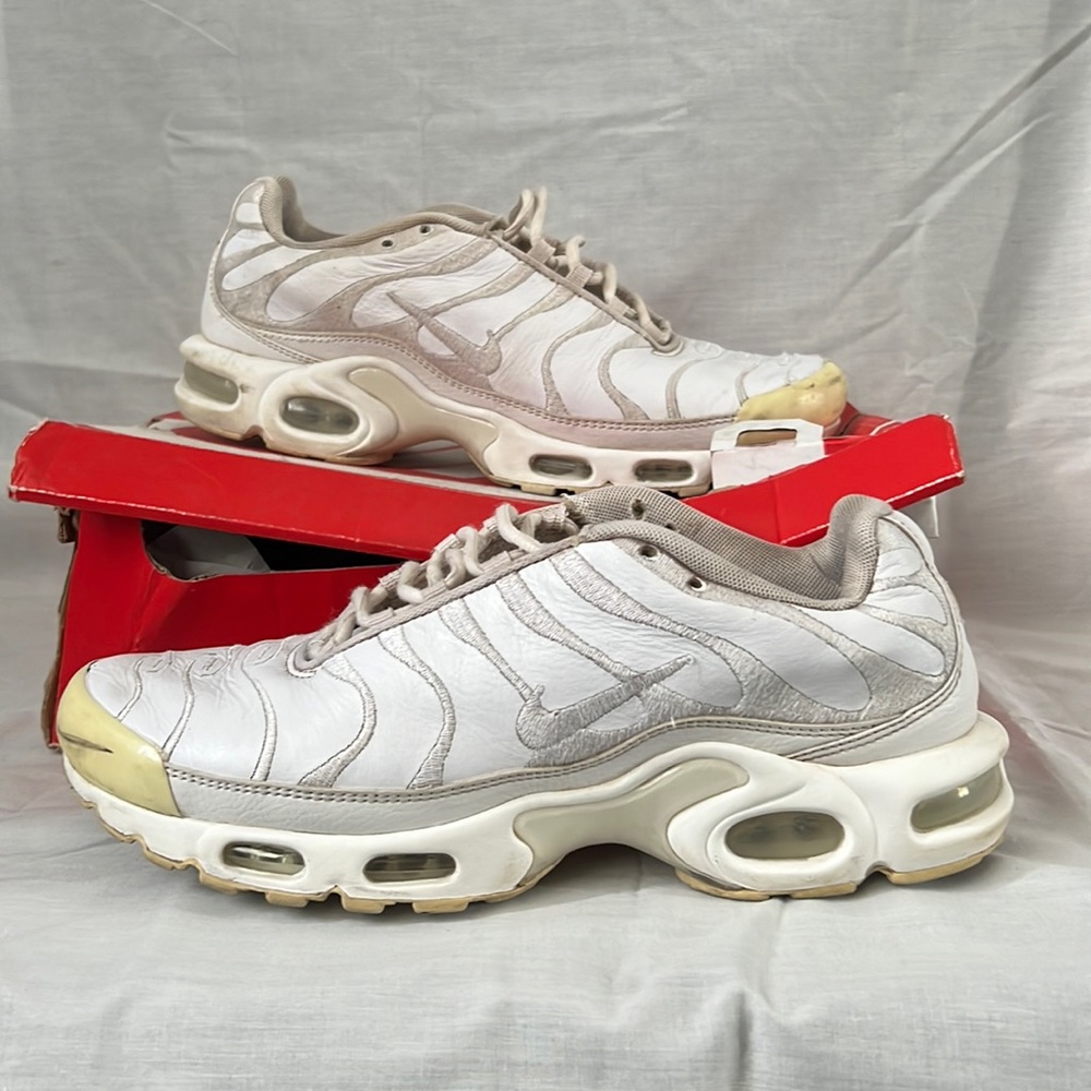 White air max plus